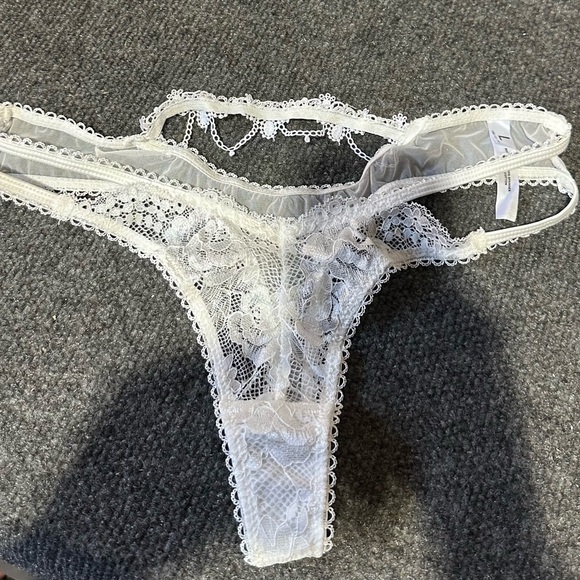 NWT Oh La La Cheri unlined balconette bra, G string and garter belt set SZ Large - Picture 5 of 10